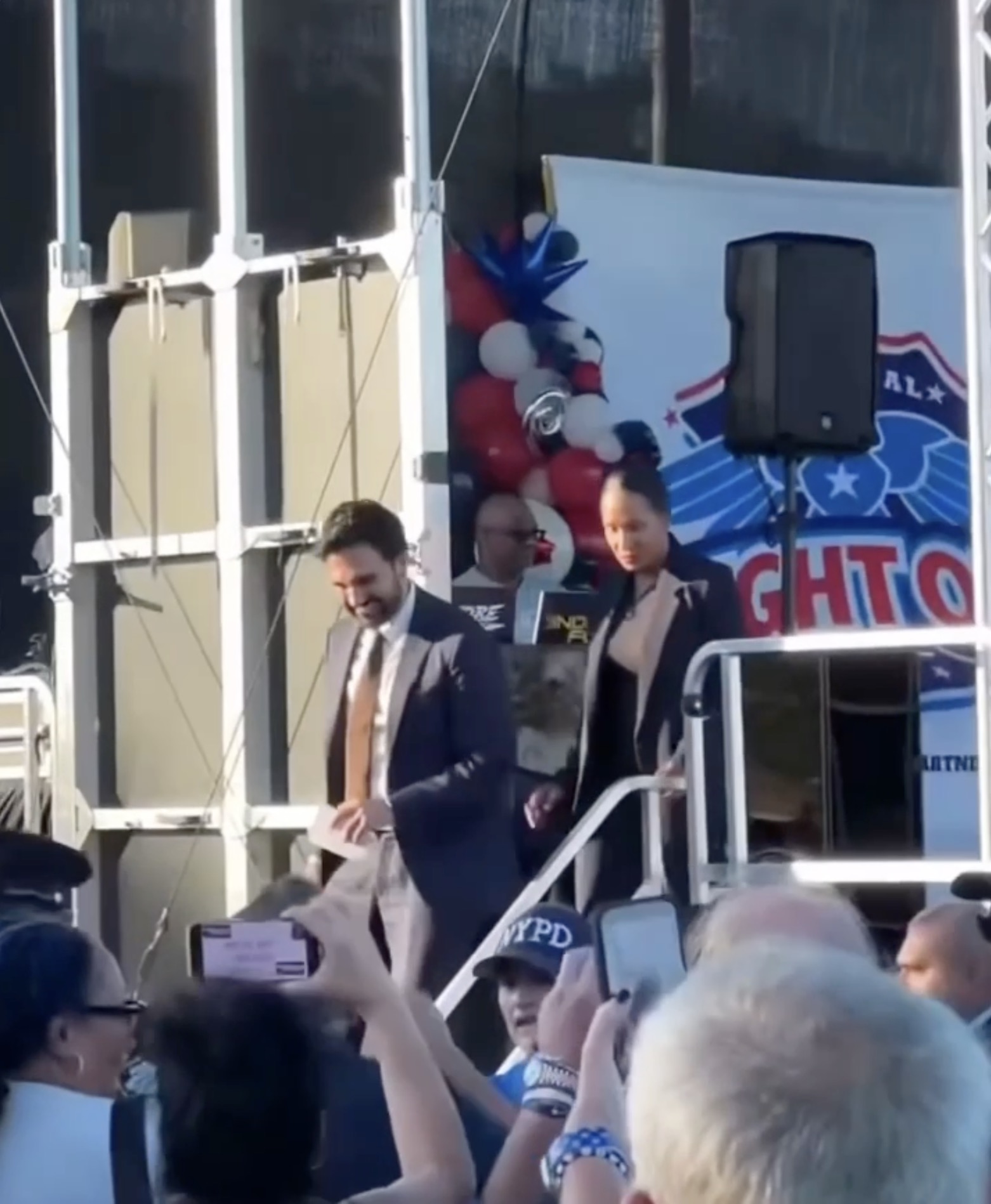 Grinning Mamdani relentlessly booed at NYPD Staten Island event